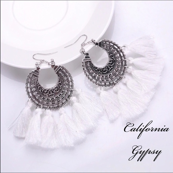 Jewelry - boho ethnic folk tassel earrings 🌈